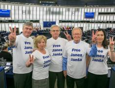 Slovenski poslanci Evropske ljudske stranke proti Junckerjevi izbiri Alenke Bratušek