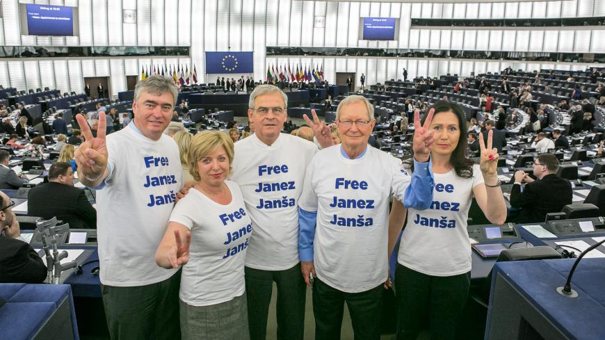 Evropski poslanci v podporo Janezu Janši na plenarnem zasedanju v Strasbourgu