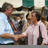 Dr. Milan Zver ob prvem šolskem dnevu delili svetlobne odsevnike Dr. Milan Zver ob prvem šolskem dnevu delili svetlobne odsevnike