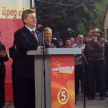 Predsednik Makedonije Ivanov pozdravil dr. Zvera in mu zaželel dobrodošlico pred množico na predvolilnem shodu