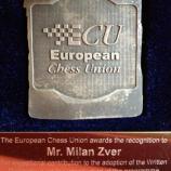 Plaketa za izjemen prispevek k sprejemanju pisne deklaracije Evropskega parlamenta o programu Šah v šolah Plaketa za izjemen prispevek k sprejemanju pisne deklaracije Evropskega parlamenta o programu Šah v šolah